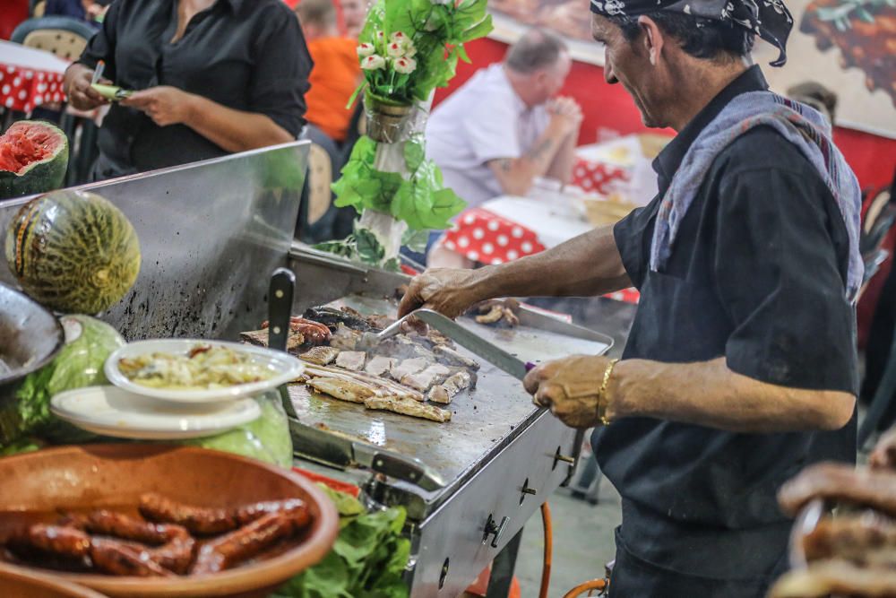 Baile, amistad y alegría en el recinto portuario de Torrevieja con la Feria de Sevillanas 2018