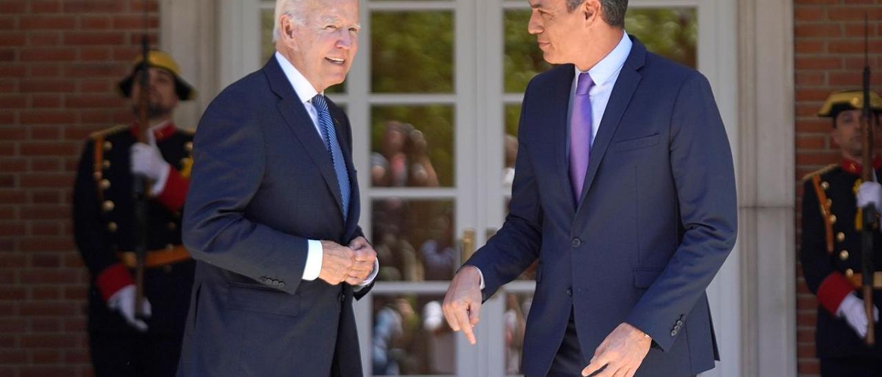 Encuentro entre Pedro Sanchez Joe Biden en el Palacio de la Moncloa .