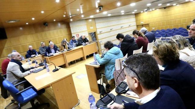 Corporación municipal de Porriño, reunida en un pleno anterior.