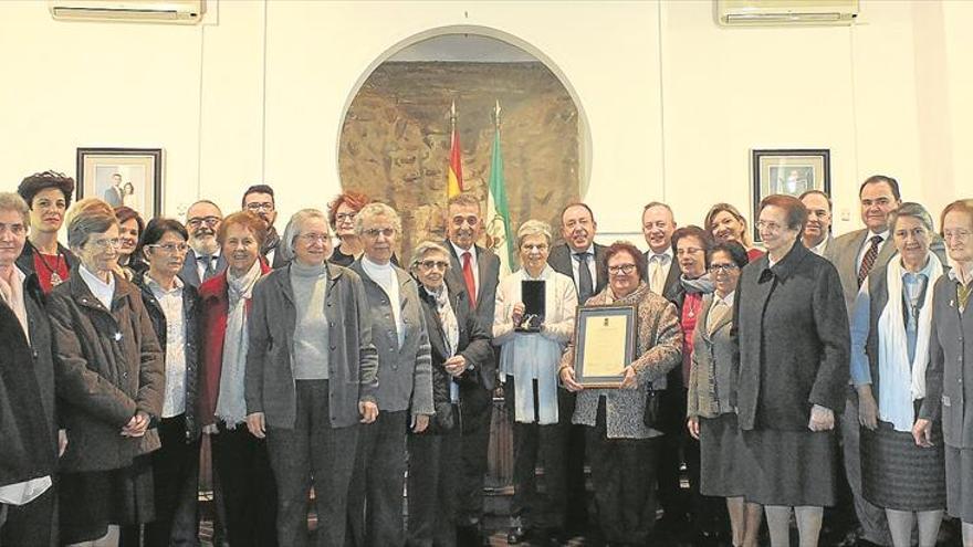 Villa del Río entrega la medalla de oro de la localidad al colegio Divina Pastora