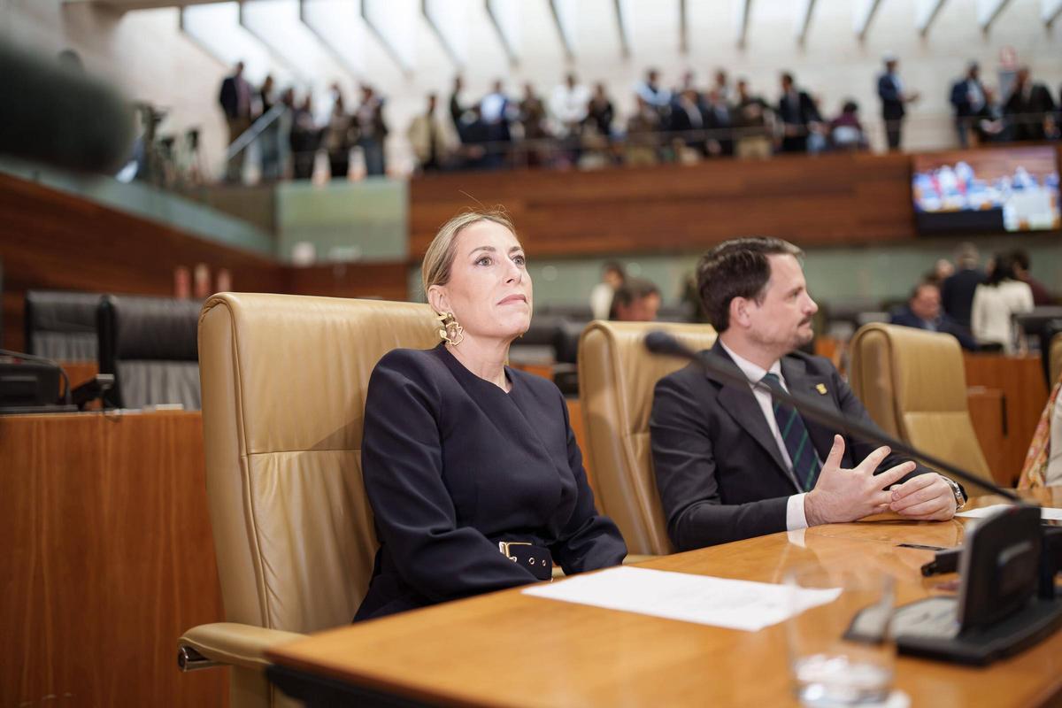 Galería | Tercera sesión del debate de investidura de María Guardiola