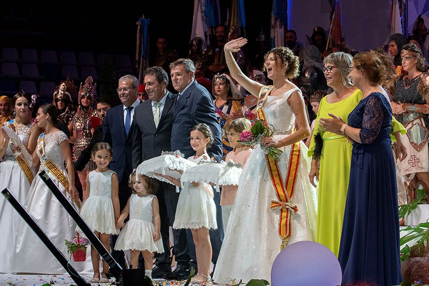 Altea corona a Àngels Ferrer y Andrea Soler como reinas mayor e infantil de sus fiestas patronales