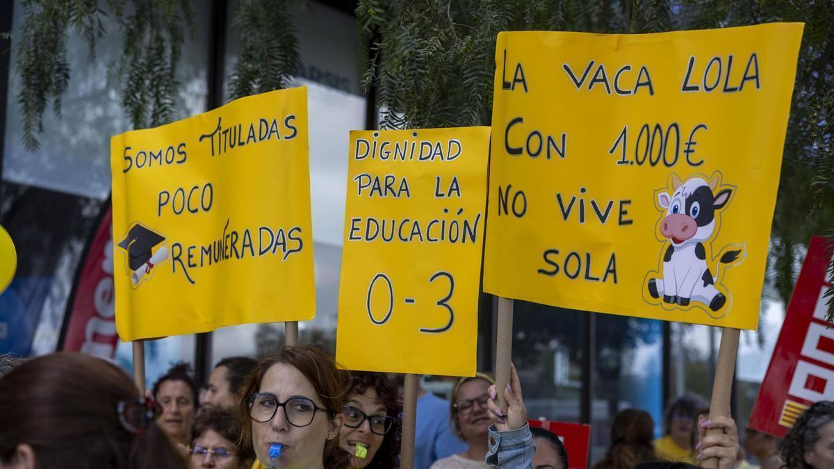 Imágenes de la última protesta convocado por CCOO, UGT y STEI por el convenio autonómico.