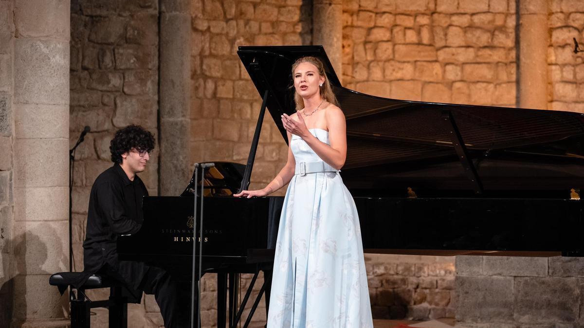 La soprano Erika Baikoff i el pianista Roman Borisov a la Schubertíada de Vilabertran.