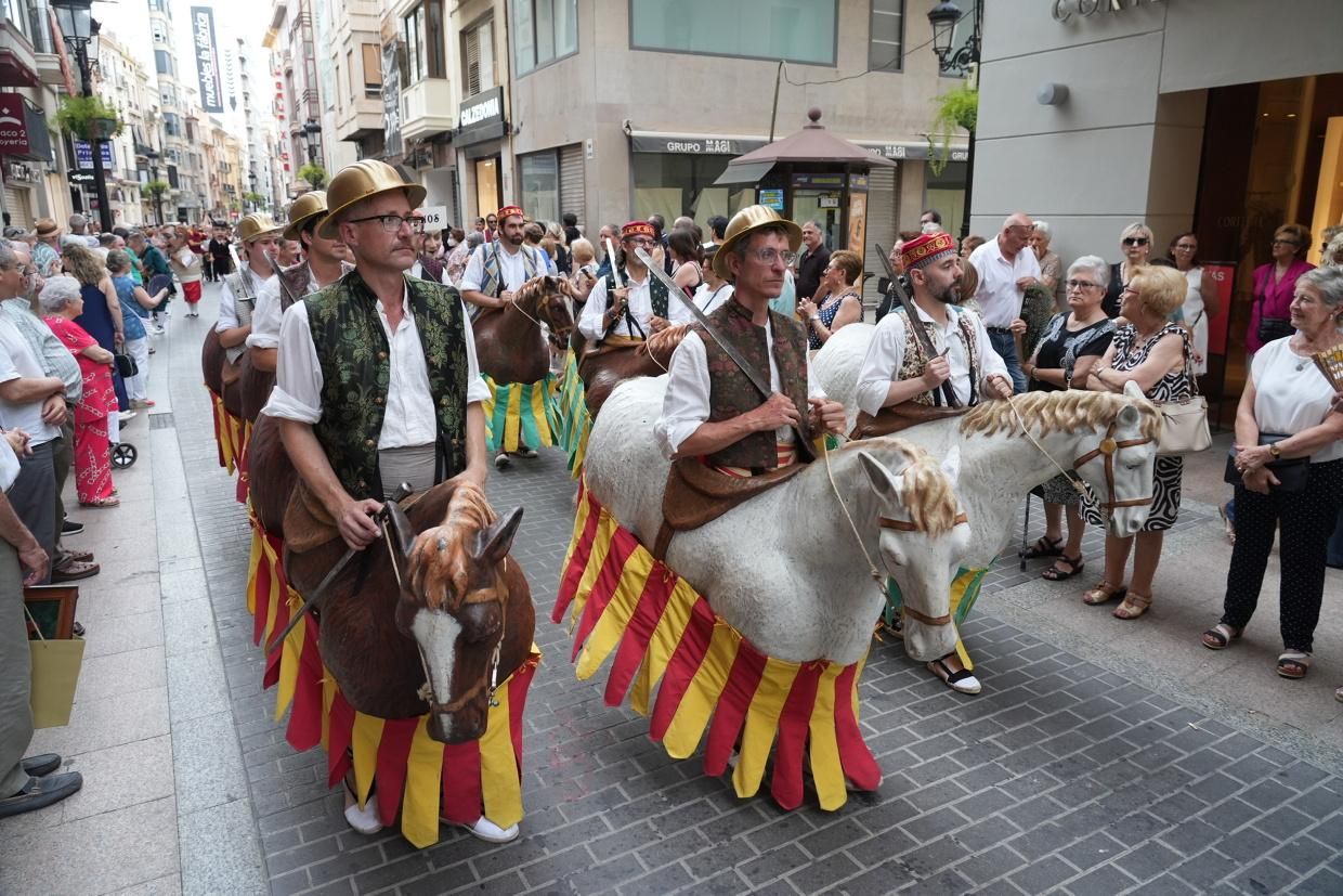 Castelló recibe con honores al Santísimo en la procesión del Corpus Christi