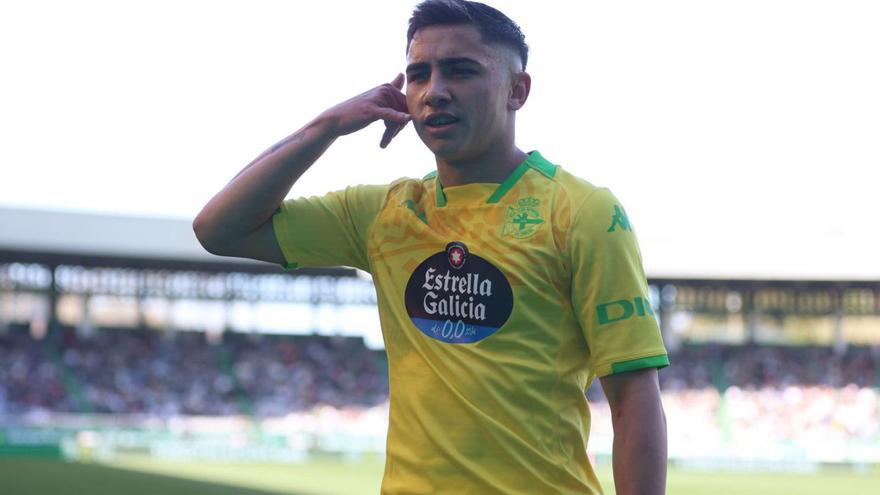 Yeremay celebra su tanto frente al Racing de Ferrol en A Malata. | Iago López