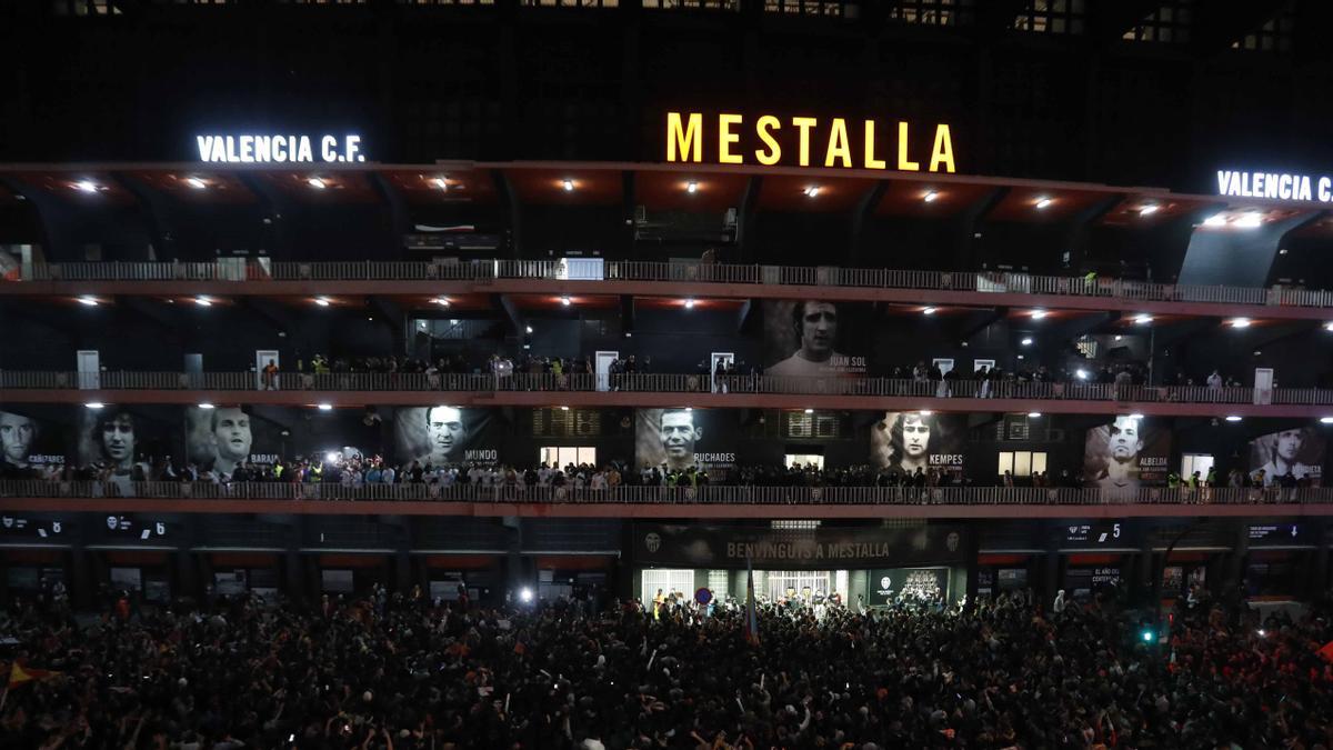 Mestalla en la nit màgica del partit de tornada de la semifinal de Copa del Rei davant del Athletic de Bilbao