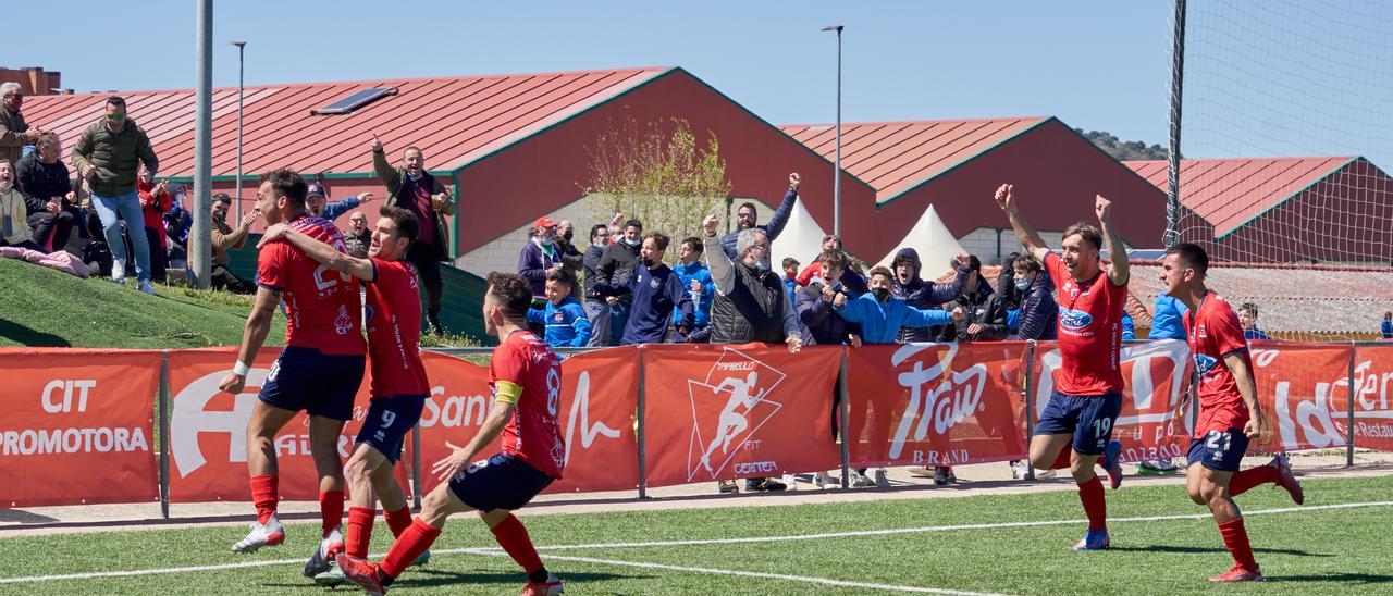 Los jugadores del Diocesano celebran un gol durante un partido de la pasada temporada.