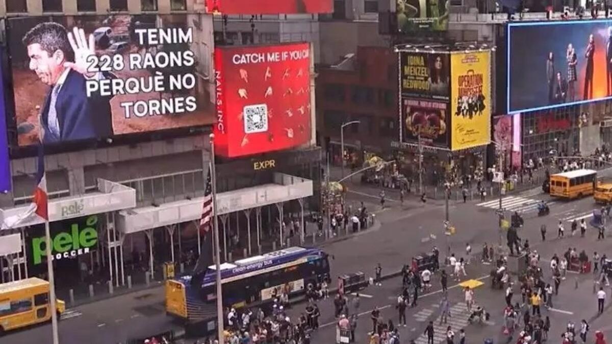 El anuncio de Compromís contra Mazón en Times Square.