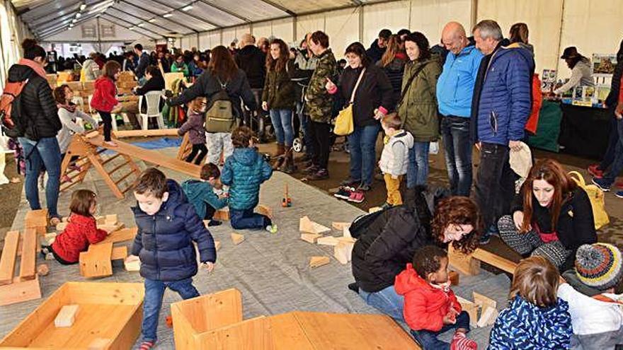 Berga surt al carrer a jugar amb la Fira del Joc i de Nadal