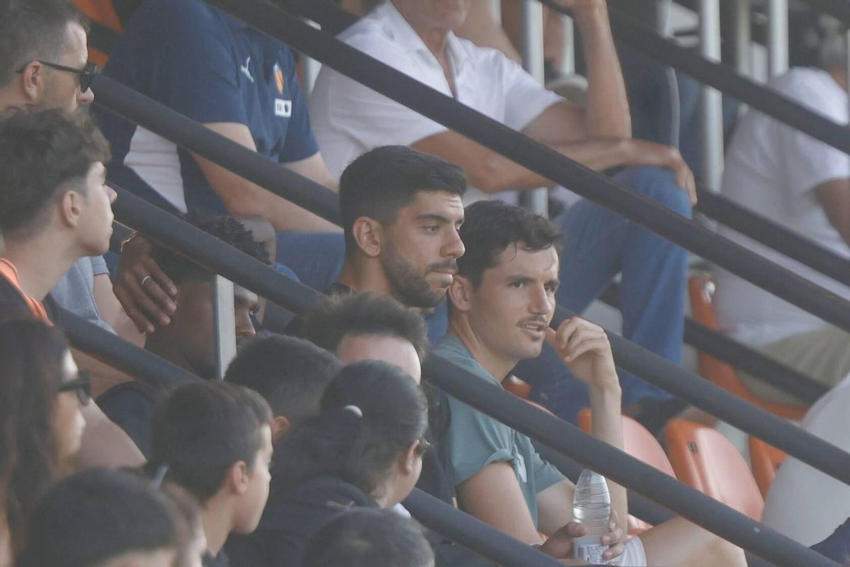 Guillamón y Cenk no entran en los planes de Carlos Corberán, los dos se quedaron fuera de la convocatoria en el primer amistoso