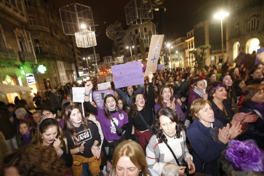 Miles de personas recorren las calles de Vigo en la manifestación central del 8-M