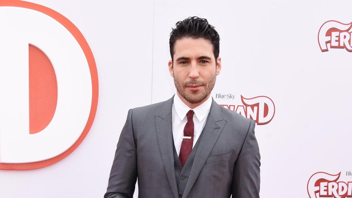 Miguel Ángel Silvestre en la alfombra roja de 'Ferdinand'