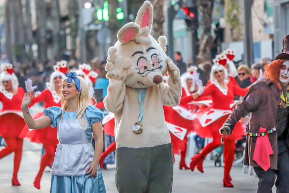 El Desfile Infantil recorrió la calle Ramón Gallud, en el centro de Torrevieja, en uno de los actos más populares de las fiestas patronales en honor a la Purísima