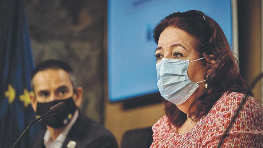 La consejera de Educación, Manuela Armas, junto al director general de Ordenación, Gregorio Cabrera.