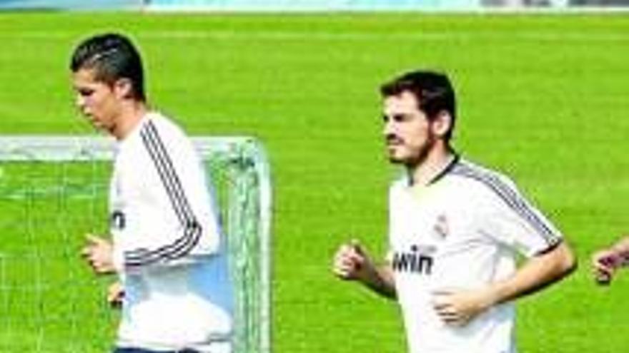 Casillas defiende a Cristiano