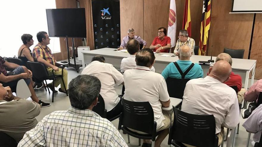 El presidente de la Federación Balear, Miquel Bestard, durante la asamblea celebrada ayer de urgencia en Son Malferit.