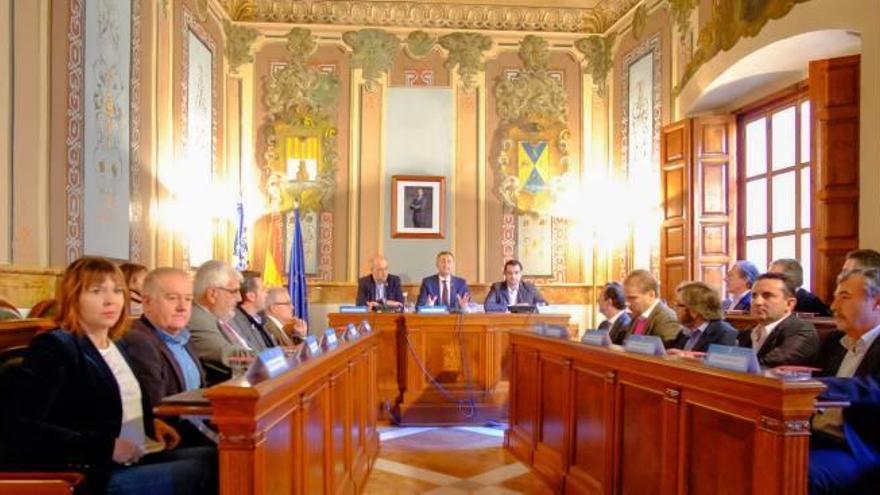 Junta de gobierno de la Diputación Provincial de Alicante que tuvo lugar en el salón de Plenos del Ayuntamiento de Villena.