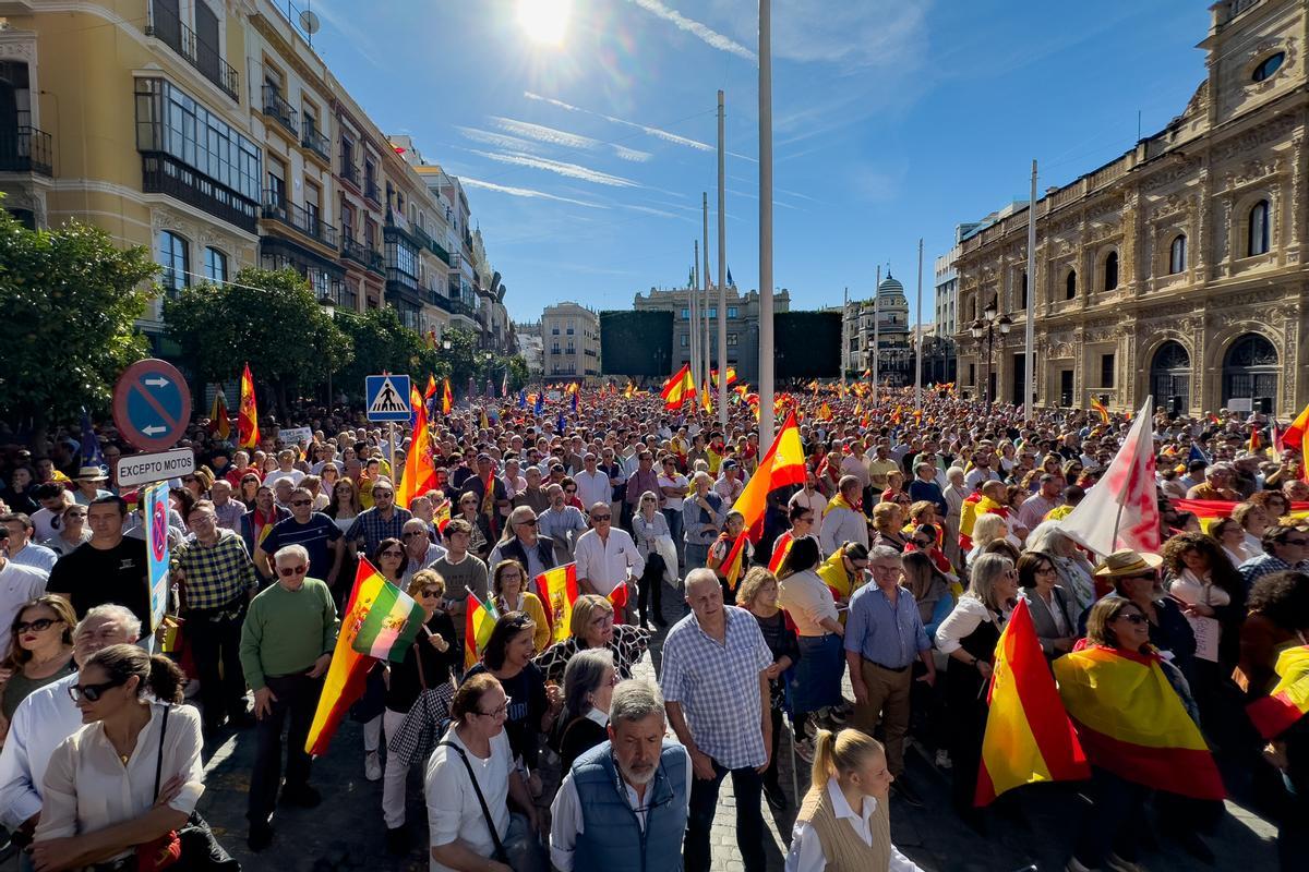 Protesta por los pactos de investidura en Sevilla