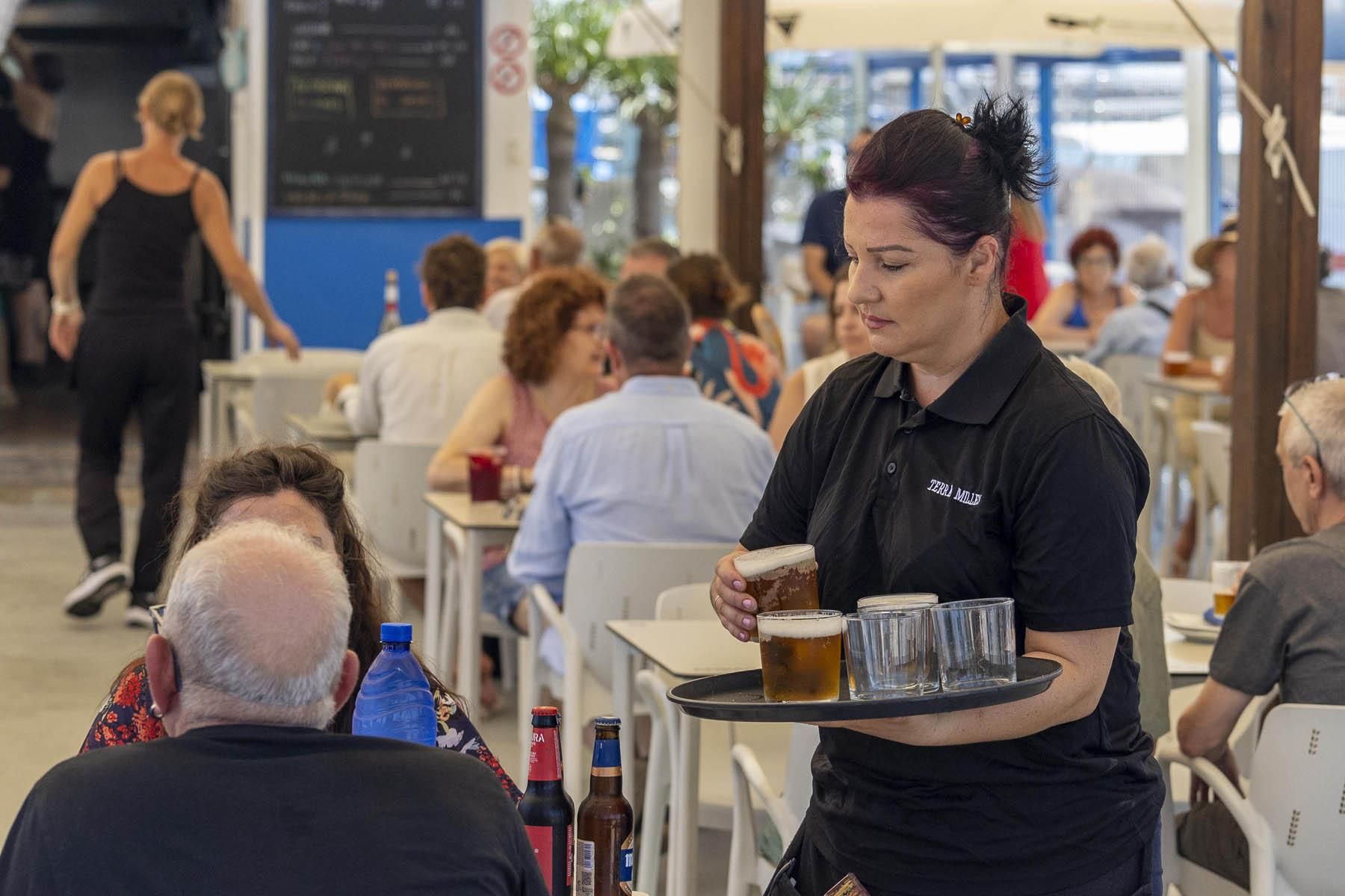 Hoteles y terrazas de Castellón, a tope en el primer fin de semana del verano