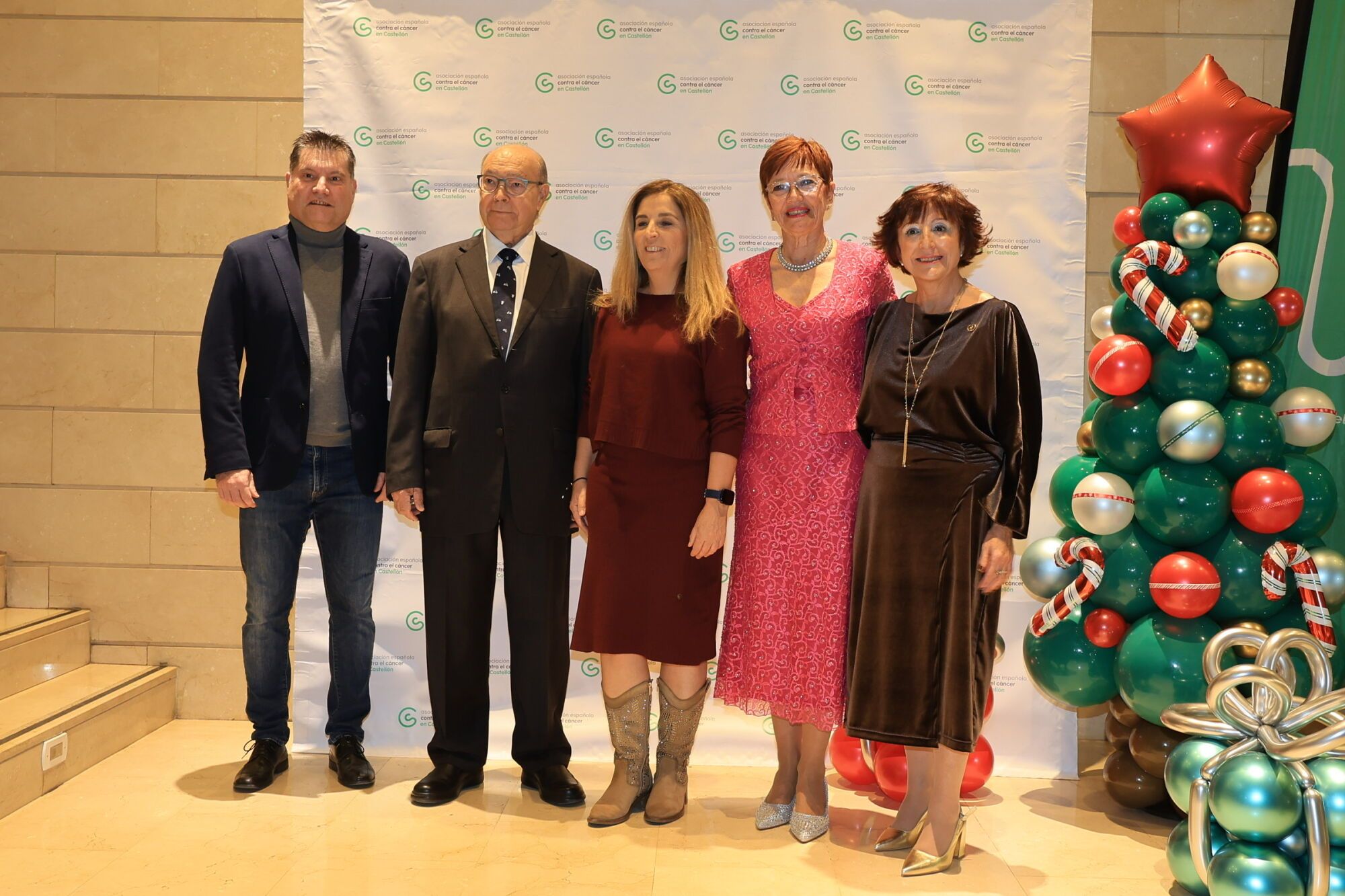 La AECC rinde homenaje al voluntariado en su tradicional cena solidaria
