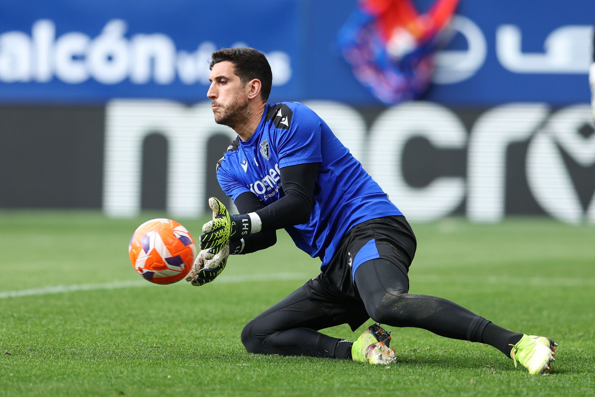 Sergio Herrera of CA Osasuna warms up during the Spanish League, LaLiga EA Sports, football match played between CA Osasuna and Atletico de Madrid at El Sadar stadium on May 15, 2025, in Pamplona, Navarra, Spain. AFP7 15/05/2025 ONLY FOR USE IN SPAIN. Irina R. Hipolito / AFP7 / Europa Press;2025;SPORT;ZSPORT;SPAIN;SOCCER;ZSOCCER;CA Osasuna v Atletico de Madrid - LaLiga EA Sports;