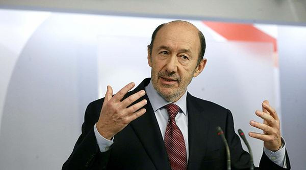Alfredo Pérez Rubalcaba, líder socialista, indica a quant puja el seu sou actual.