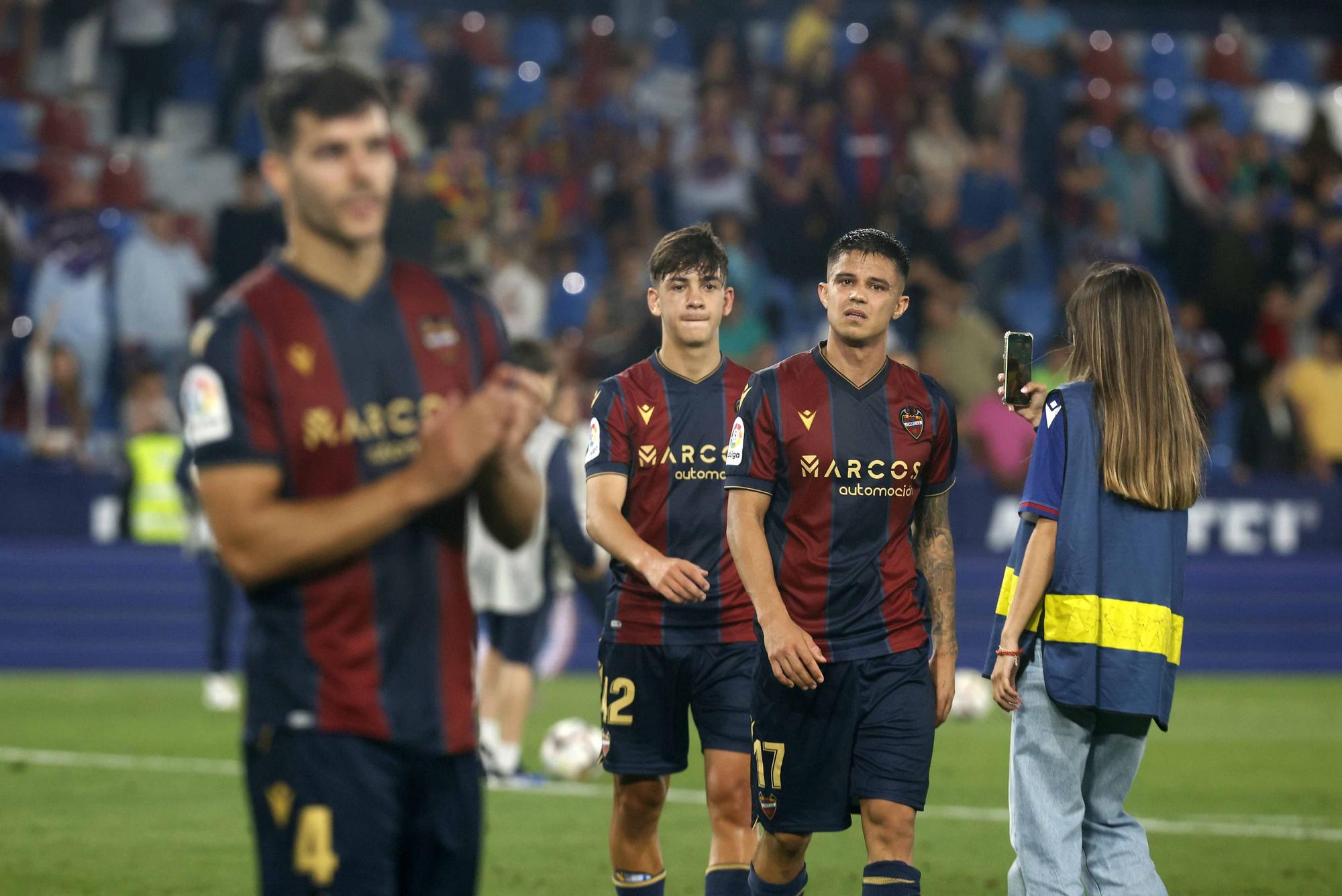 Partido Levante UD - Real Oviedo en imágenes