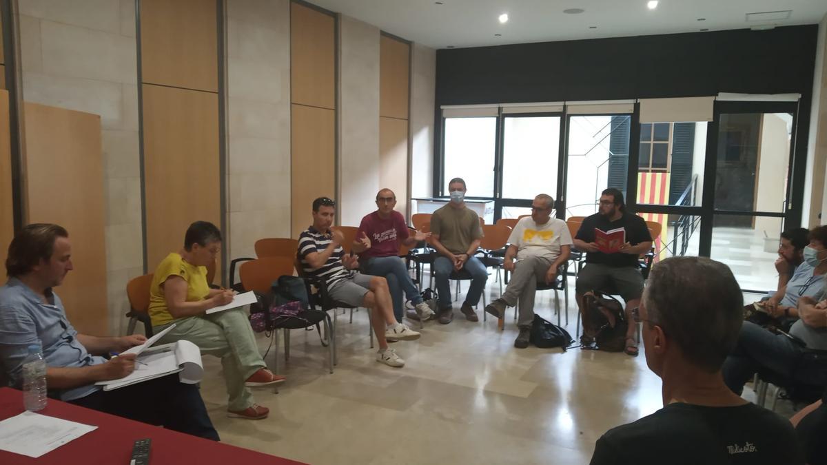 Reunión en Can Alcover de la OCB con entidades y sindicatos en favor del catalán
