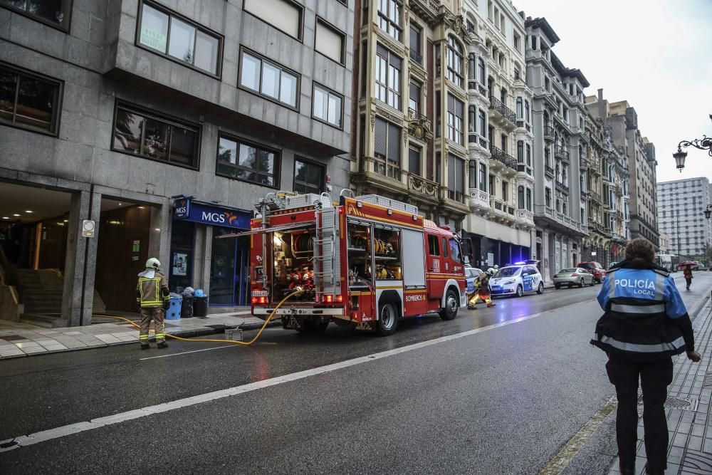 Incendio en la calle Marqués de Santa Cruz de Oviedo