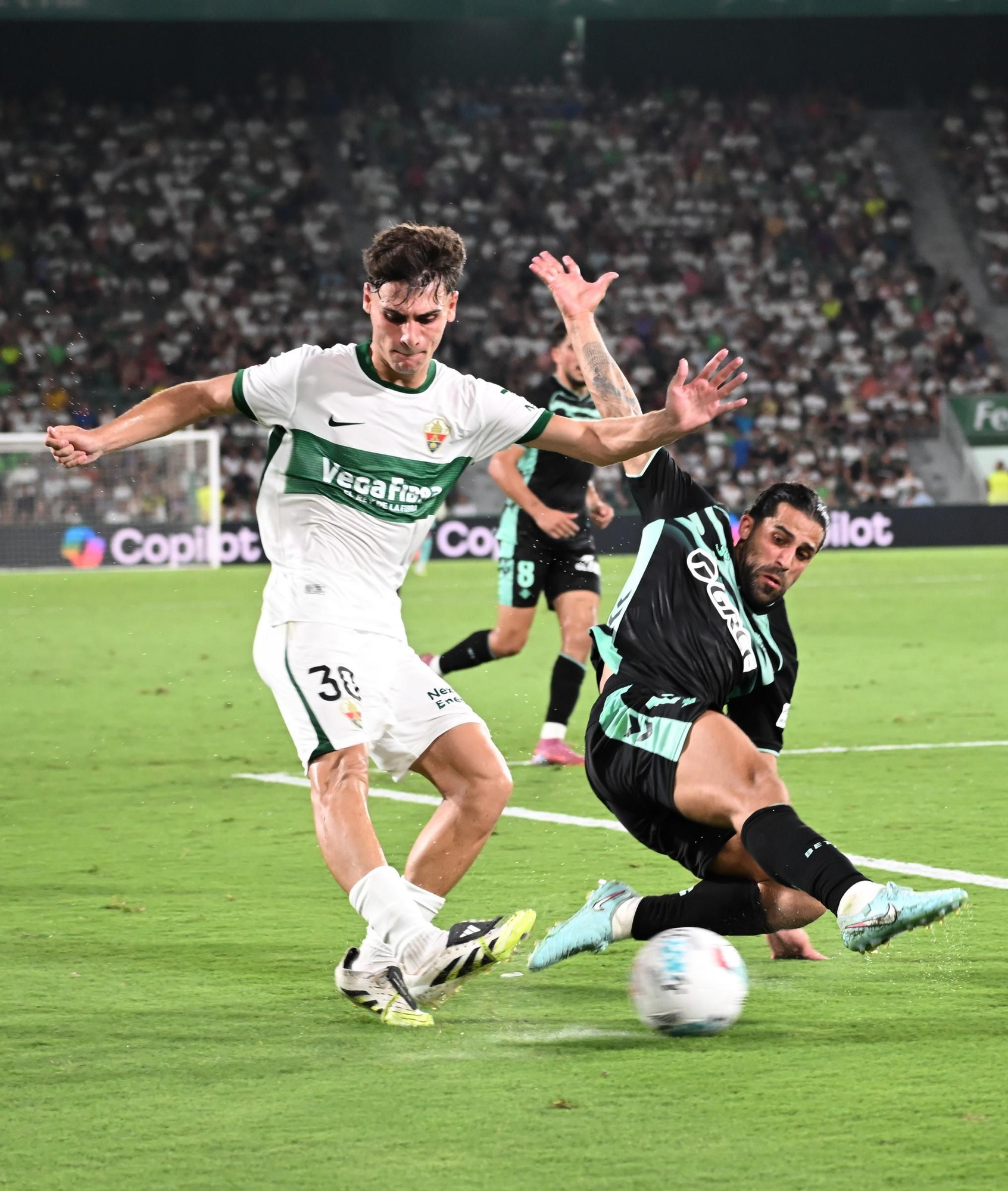 El Elche vuelve a Primera División con un empate frente al Betis (1-1)