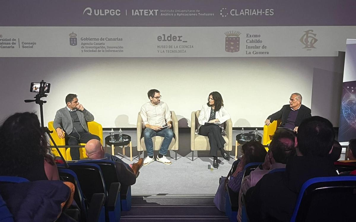 Juan Alberto Corbera, Álvaro López, Ana Aricha y José Gilberto Moreno en la mesa redonda.