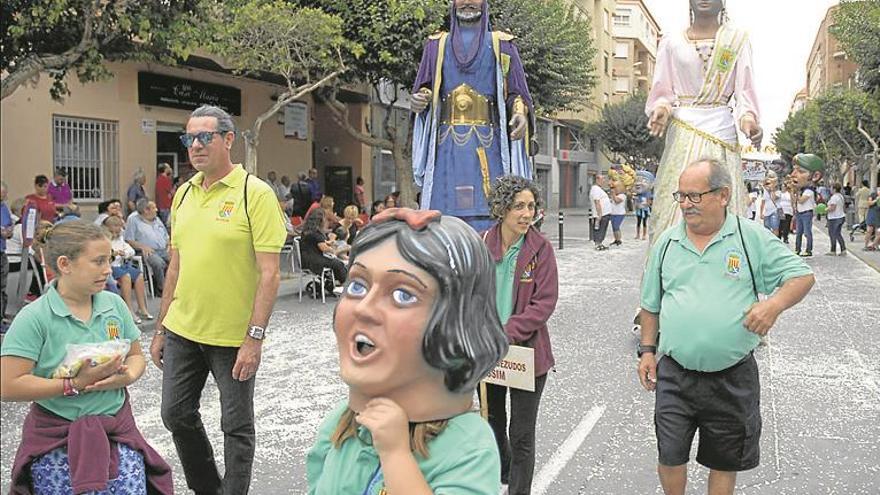 Un multitudinario Pregón convoca a Almassora a las fiestas del Roser