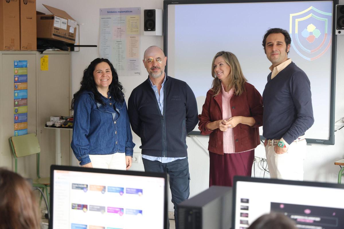 Los profesores del departamento de Tecnología Trinidad Galán, Juanjo Mangut, Charo García y Miguel Ángel García.