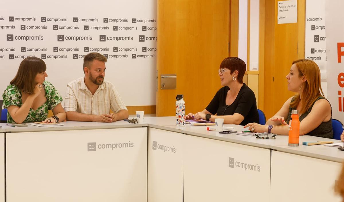 Amparo Piquer, Alberto Ibáñez, Àgueda Micó y Dolors Gimeno, en la Ejecutiva de Compromís de este miércoles