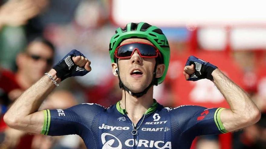 El ciclista británico del equipo Orica, Simon Yates, ayer a su llegada a meta. // Javier Lizón