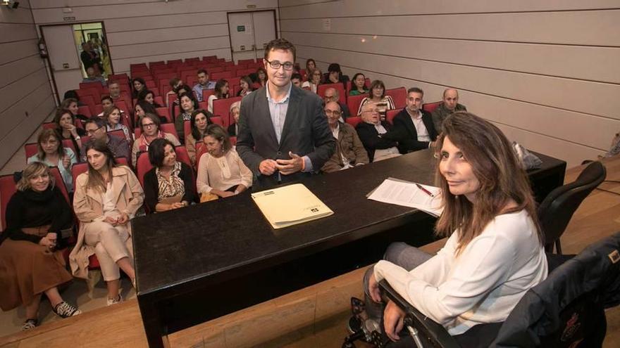 José Luis Costillas y Yolanda Vidal, con los directores detrás.