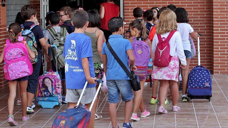 Comisiones señala que los consejos escolares no deben decidir sobre el calendario escolar