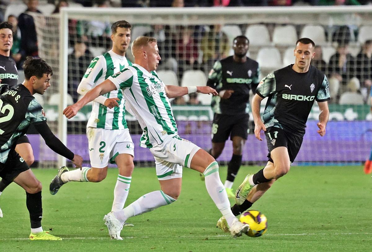 Obolskii, durante un lance del choque ante el Sporting en El Arcángel.