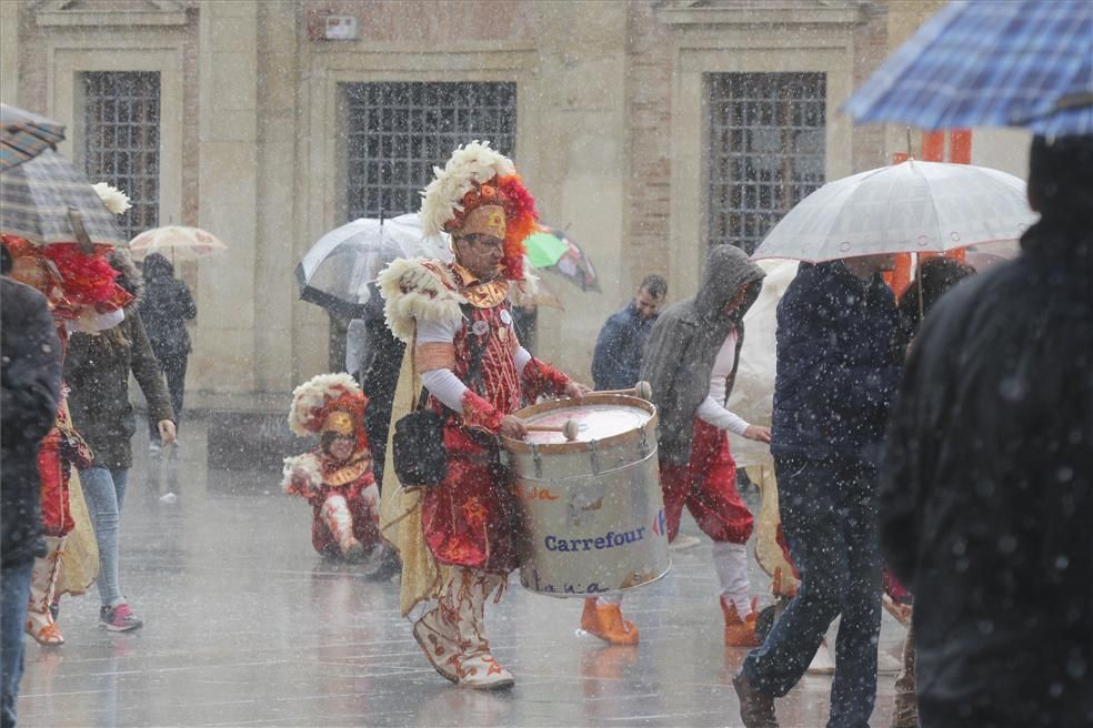 FOTOGALERÍA // Cabalgata de Carnaval de Córdoba suspendida por la lluvia