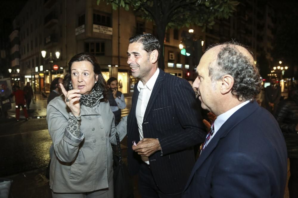 Fernando Hierro participa en un acto contra en cáncer de mama