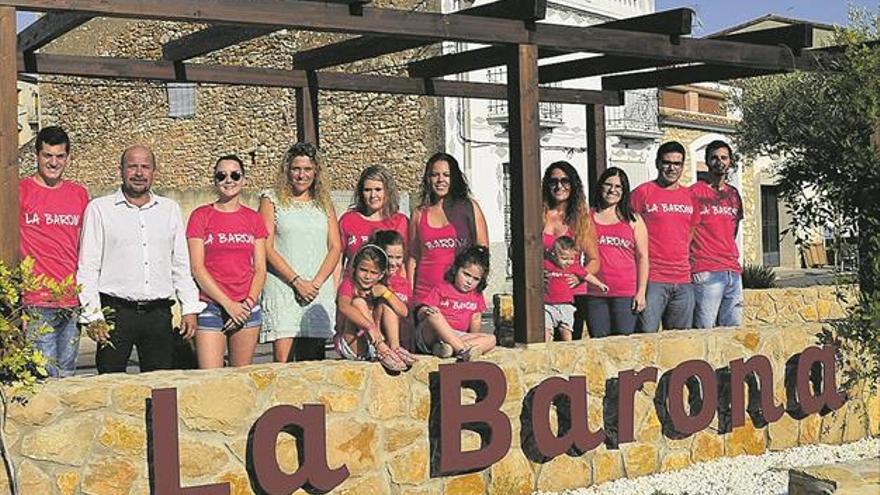 La Barona viste sus mejores galas y honra a la Mare de Déu dels Àngels