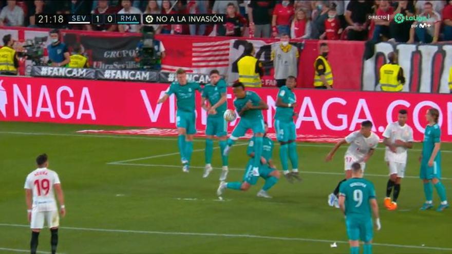 El terrible error de Militao en el 1-0 del Sevilla