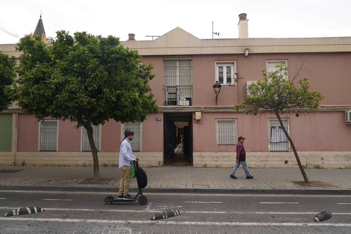 Redada de la Policía Nacional en el barrio de la Trinidad, en calle Jaboneros 18 y Plaza Bravo Redada de la Policía Nacional en el barrio de la Trinidad, en calle Jaboneros 18 y Plaza Bravo