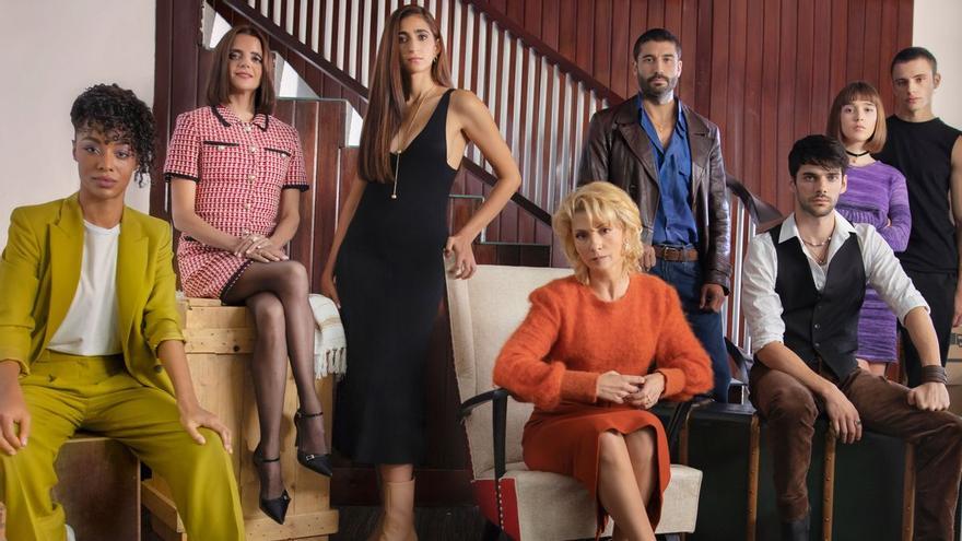 Netflix vuelve a juntar a Najwa Nimri y a Alba Flores en &#039;Sagrada familia&#039;, la nueva serie de Manolo Caro