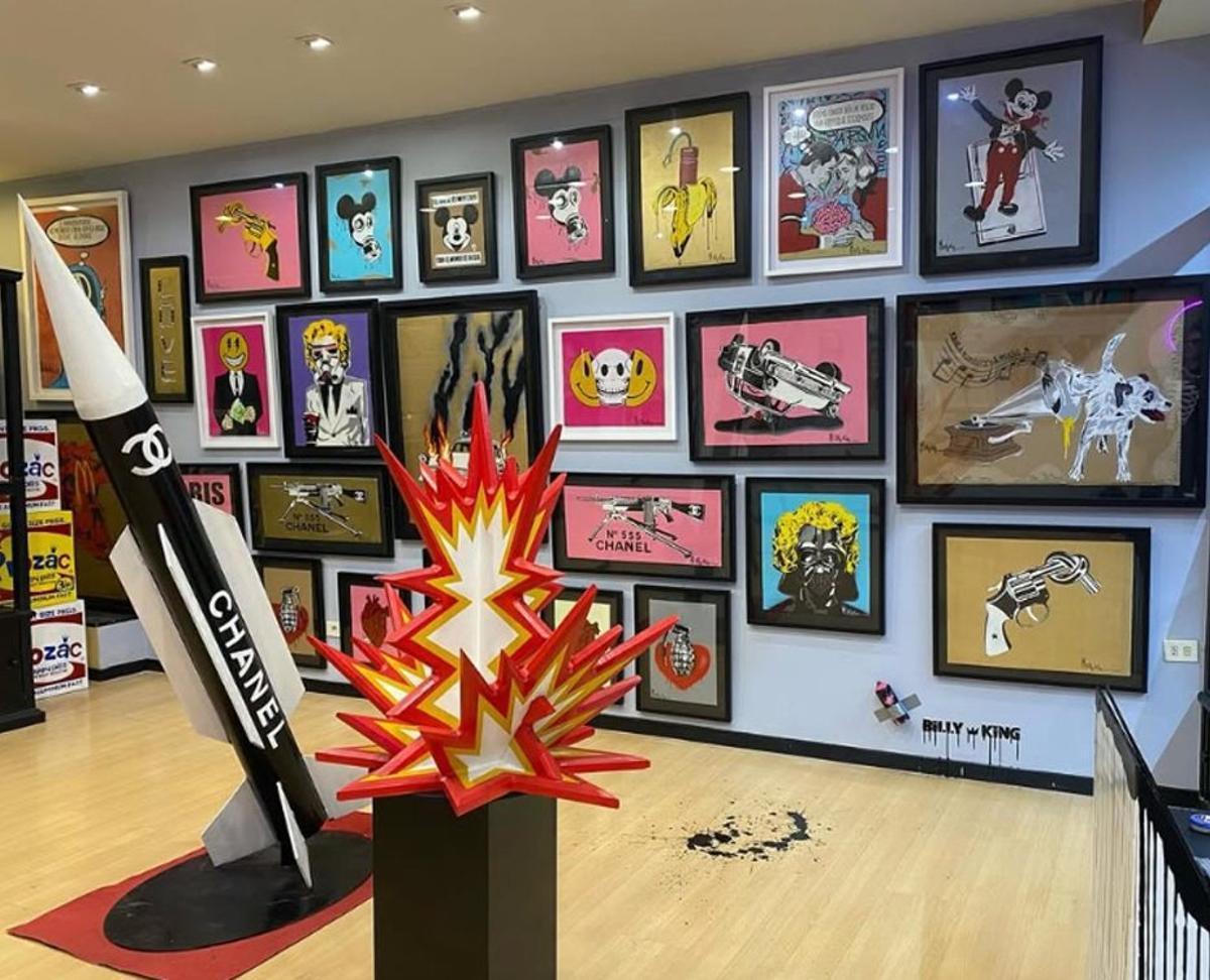 Algunas de las obras en una exposición en Vigo. | FDV