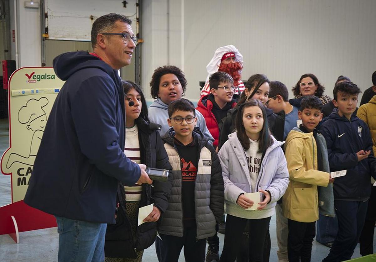 Subasta cos alumnos do CEIP O Grupo de Ribeira.