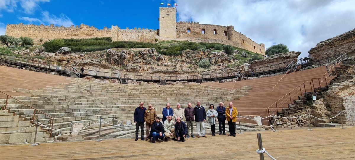 Medellín destaca por la conservación de su teatro romano y castillo. Encuentro de cronistas oficiales