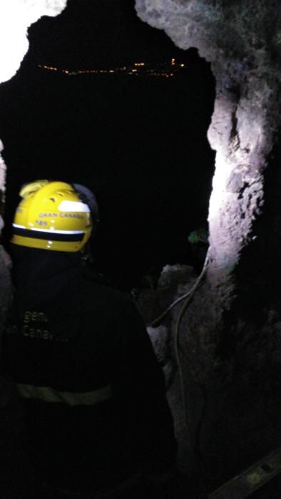 Rescatan a un vecino de Agaete atrapado en Cuevas del Rey