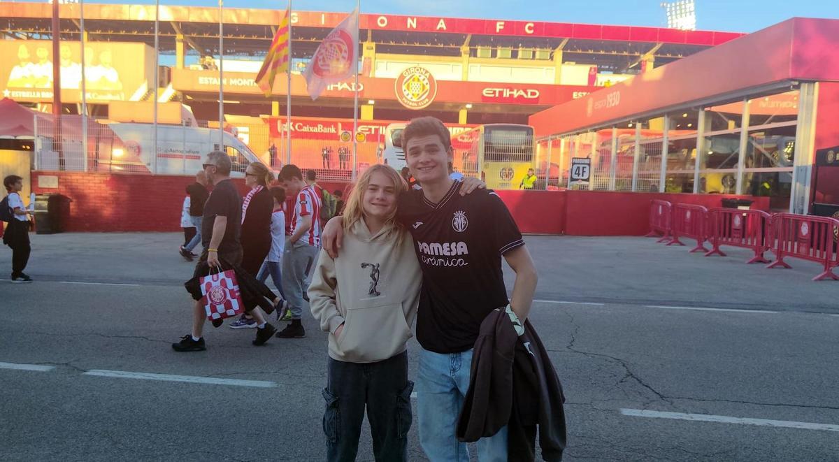 Galería: Aray y Adur viven la experiencia como suscriptores de Mediterráneo de viajar con el Villarreal a Girona